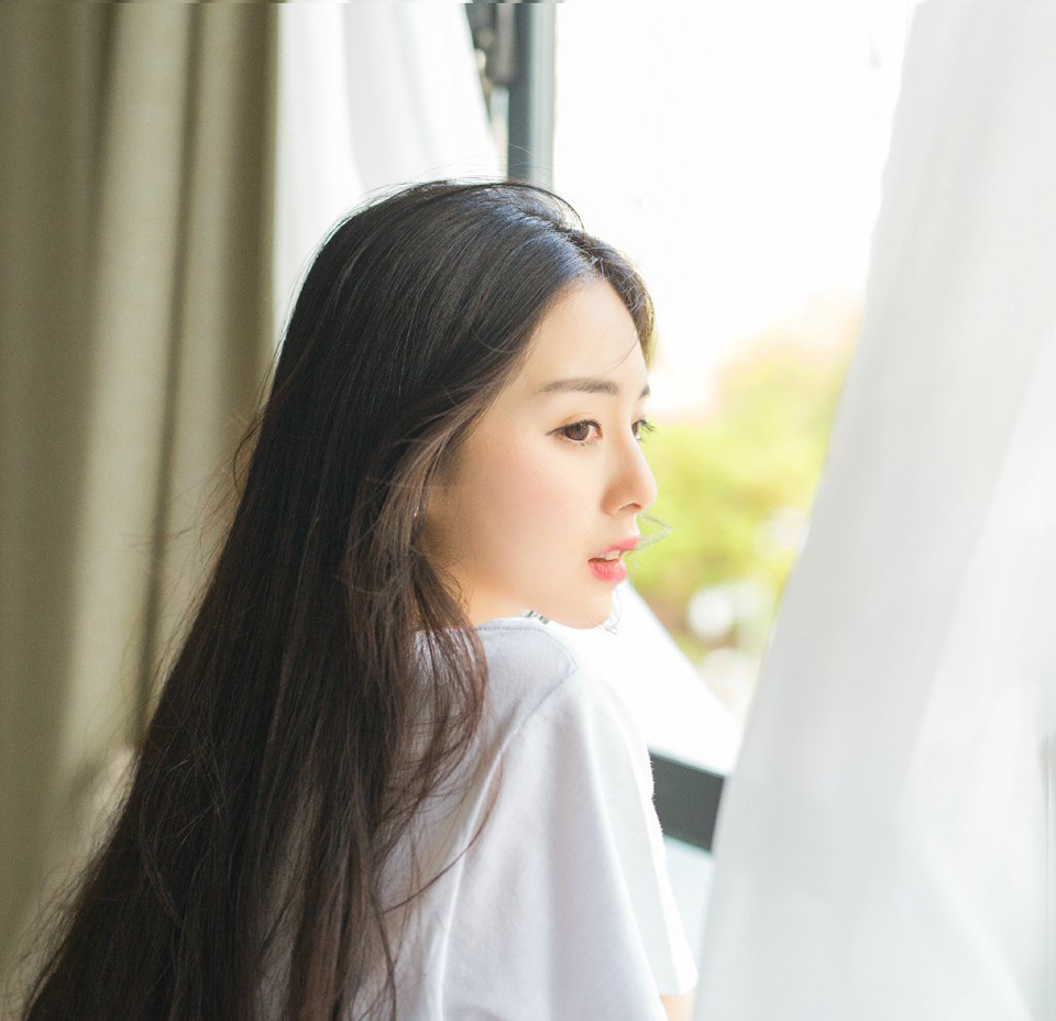 这世界要是没有爱情，它在我们心中还会有什么意义！这就如同一盏没有亮光的走马灯。
